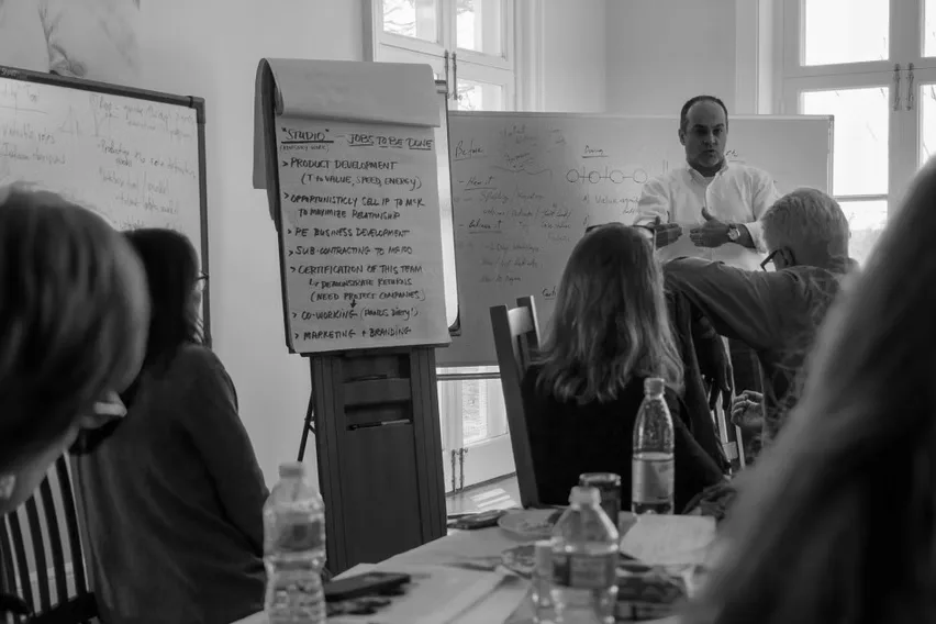 David Nour coaching a leadership group around strategic priorities